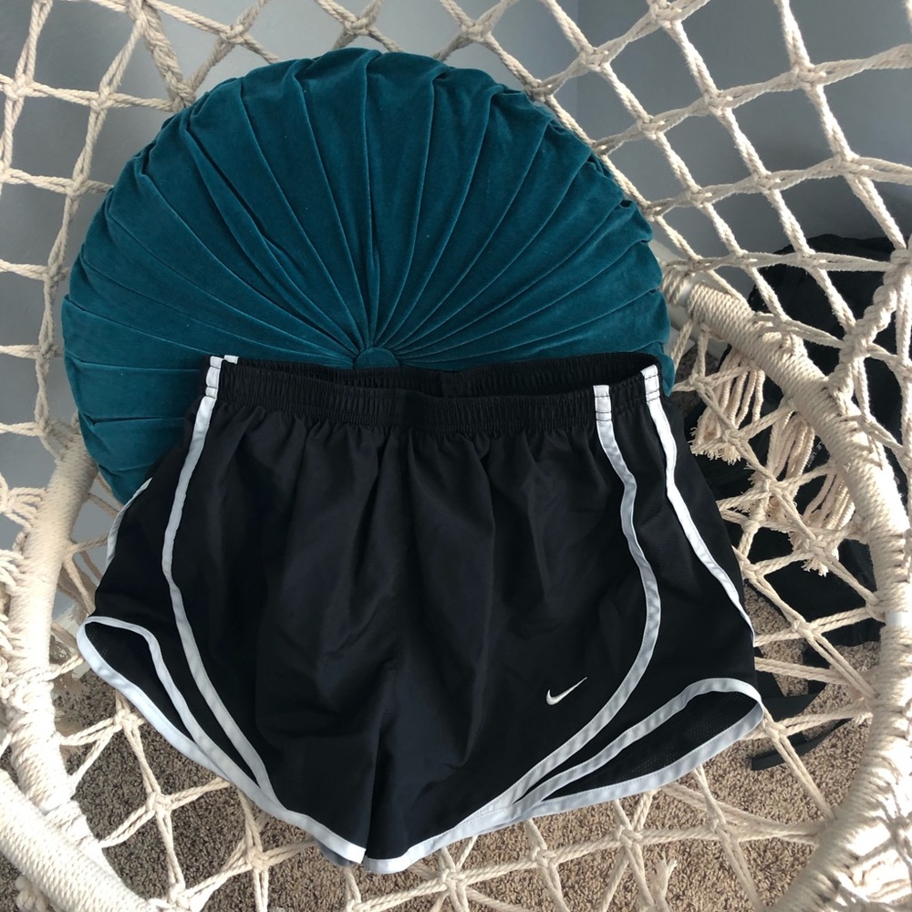 NIKE DRI-FIT BLACK AND WHITE SHORTS